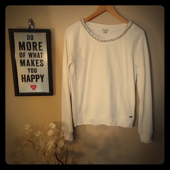 ⛱3/$20 Guess Sweater Collar Embellishments - Picture 1 of 5